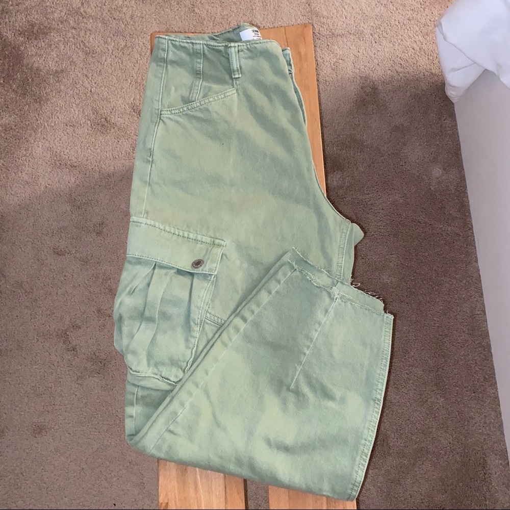 Green Cargo Pants - Bershka